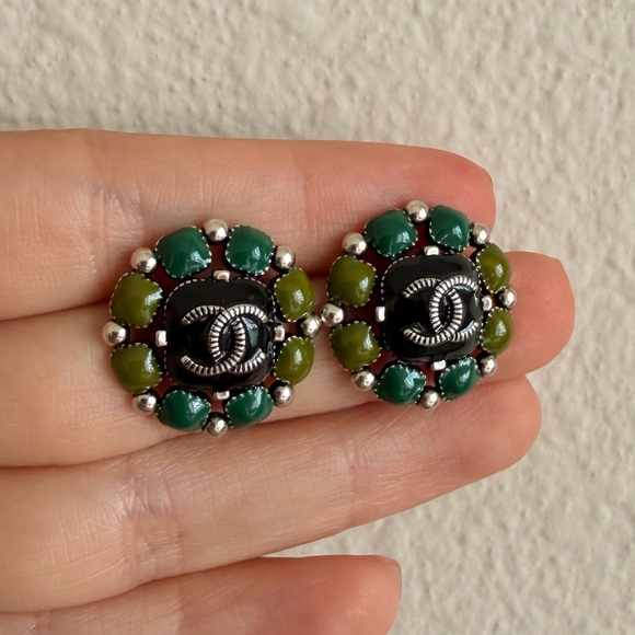💚Chanel CC Enamel Floral Stud Earrings☘️ - Picture 3 of 13